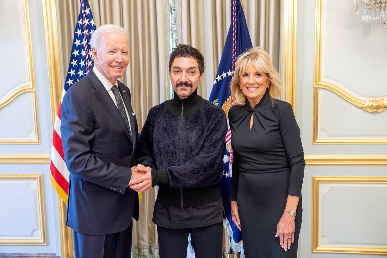 آرایشگر ایرانی بانوی اول آمریکا برای مراسم تاج گذاری چارلز سوم کیست؟ +عکس آرایشگر ایرانی بانوی اول آمریکا برای مراسم تاج گذاری چارلز سوم کیست؟ +عکس