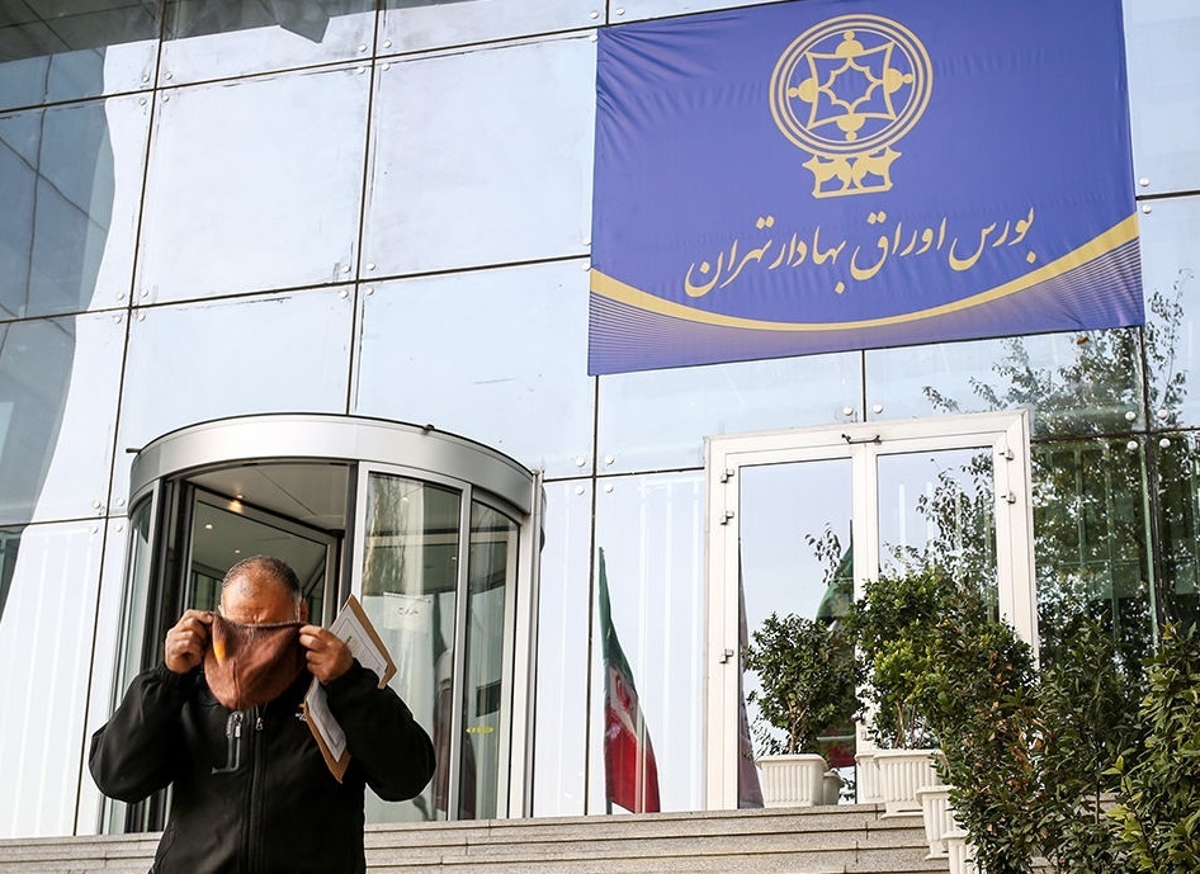 عصاری کارشناس بورس: بدون هیچ اتفاق خاص سیاسی و اقتصادی، بورس ۵ درصد ریزش کرده