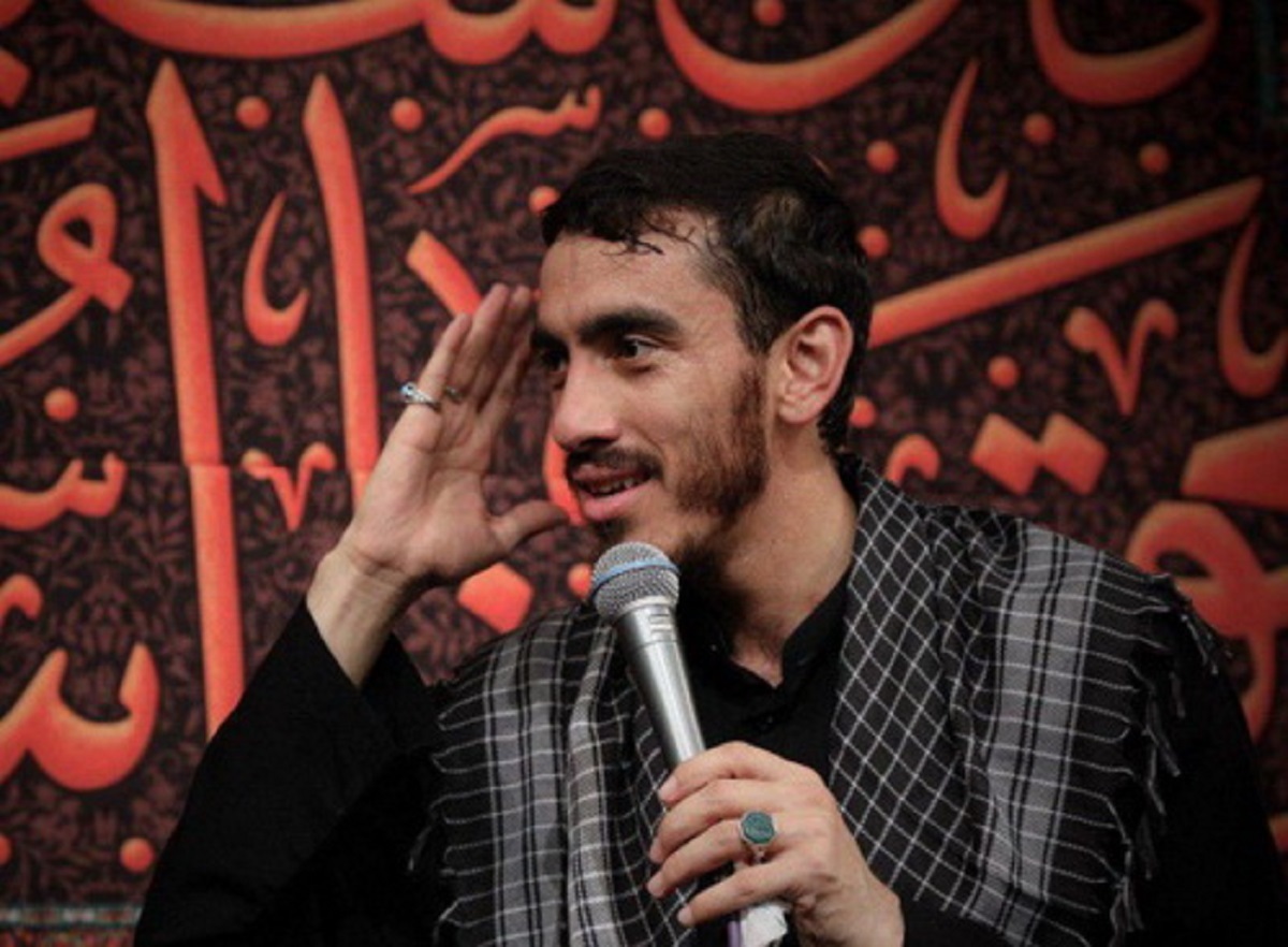 شعرخوانی کنایه‌آمیز مداح معروف در مورد مشکلات اقتصادی در مصلی تهران +فیلم