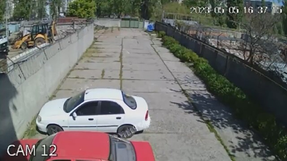 فیلم عجیب انفجار تلفن همراه در داخل اتومبیل