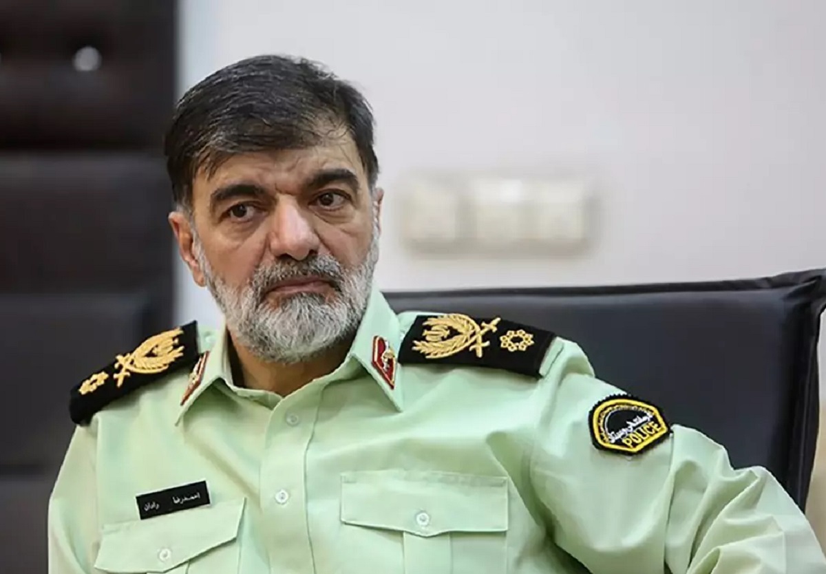 سردار رادان: پیرزنها و پیرمردهای شکست خورده، پشت کامپیوتر نشستهاند که در دنیای مجازی ما را شکست دهند سردار رادان: پیرزنها و پیرمردهای شکست خورده، پشت کامپیوتر نشستهاند که در دنیای مجازی ما را شکست دهند