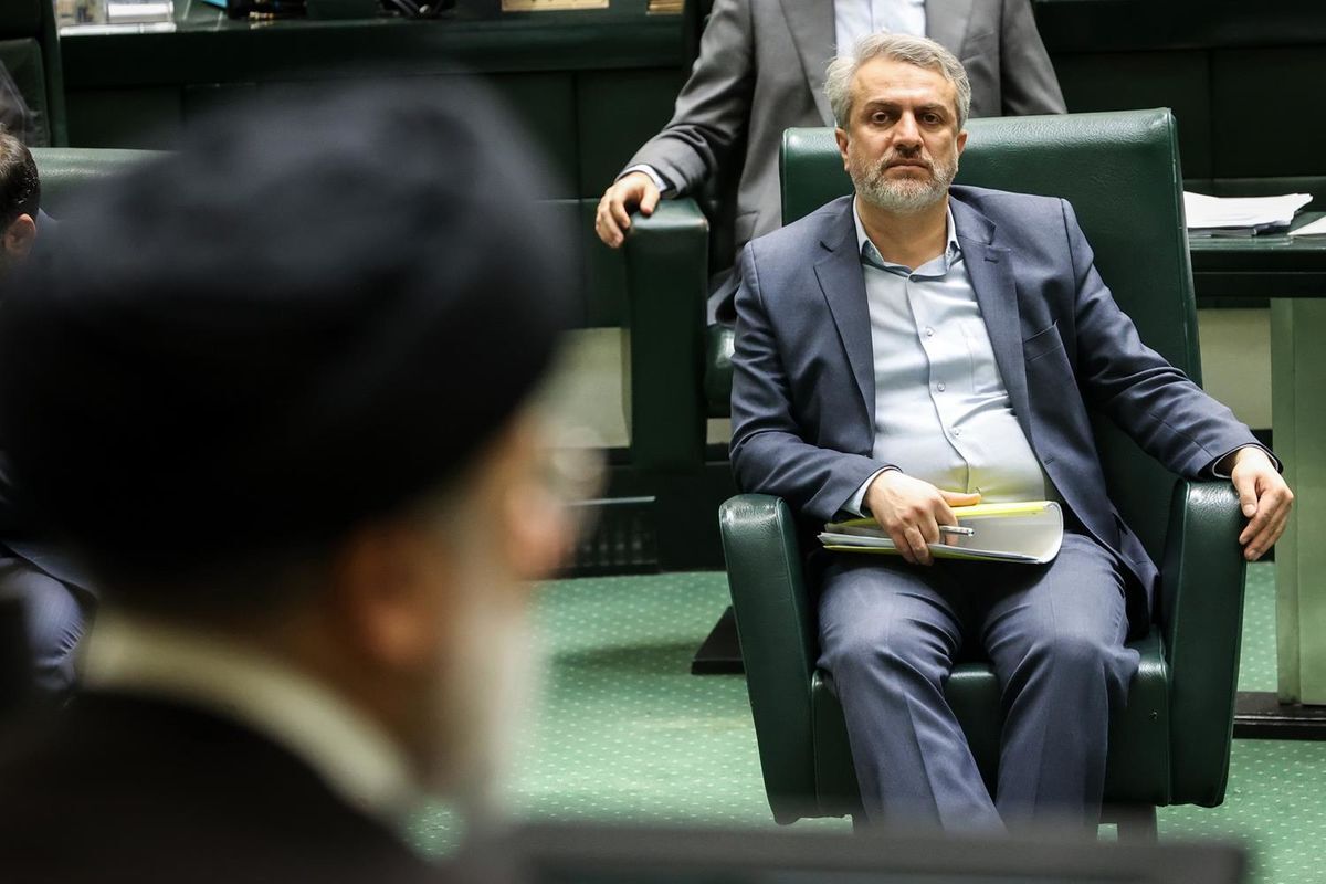 روزنامه دولت: آیندگان از برکناری مدیری، چون فاطمیامین تعجب میکنند! روزنامه دولت: آیندگان از برکناری مدیری، چون فاطمیامین تعجب میکنند!