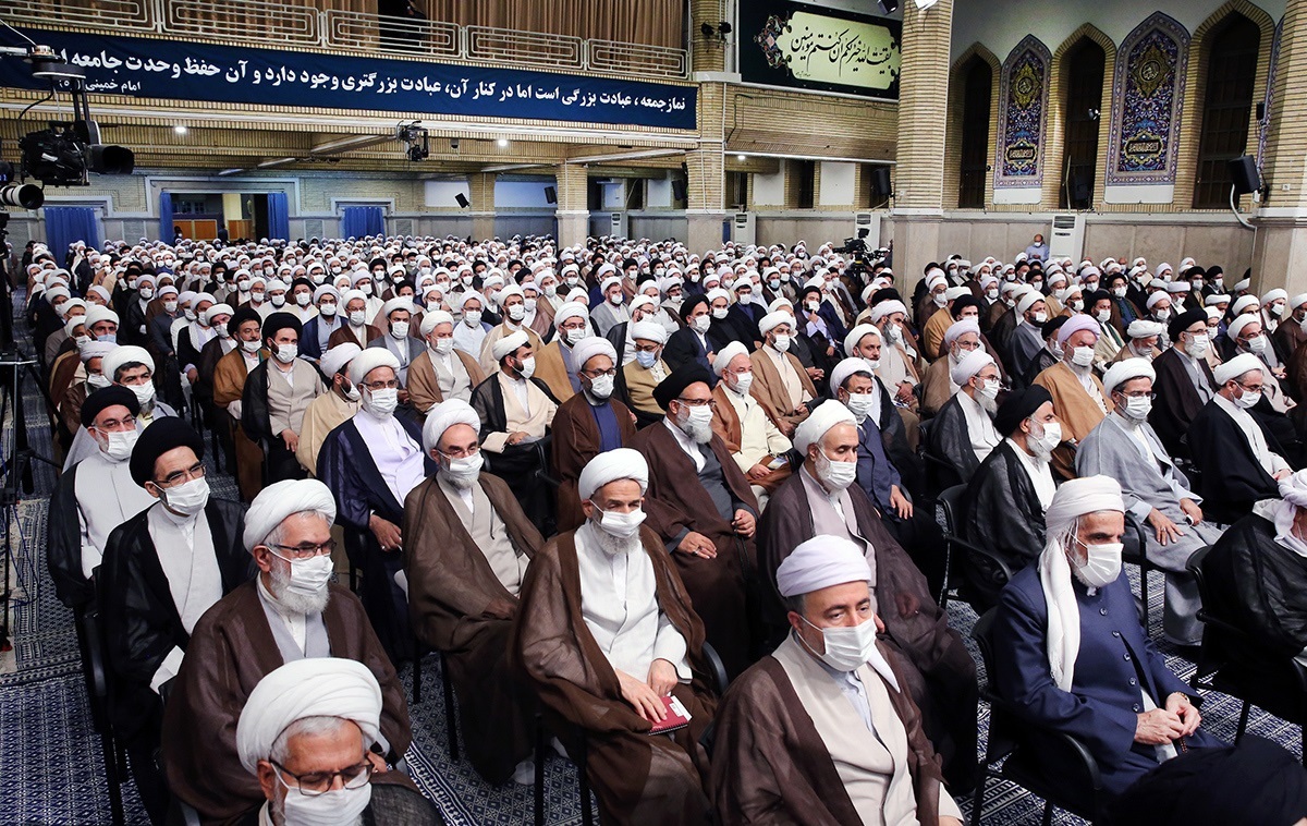 انتقاد شدید روزنامه اصولگرا از ائمه جمعه: برخی، خلاف‌وحدت و خلاف‌دین سخن می‌گویید