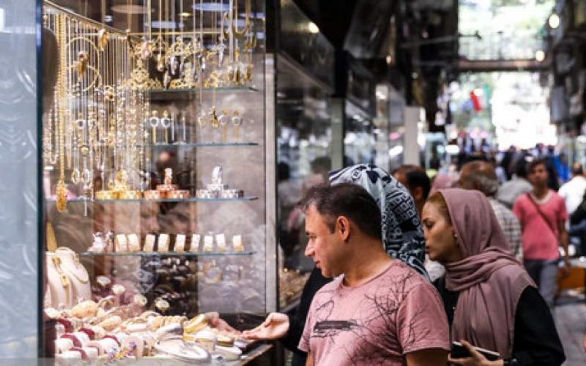 حلقه نقره جایگزین حلقه طلا در خرید زوجهای جوان حلقه نقره جایگزین حلقه طلا در خرید زوجهای جوان