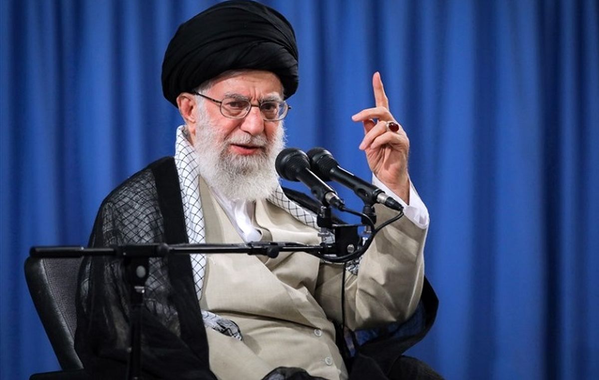 مردم و مسئولان باید نقاط قوت و ضعف دشمن را کاملا جدی بگیرند که سر کشور کلاه نرود؛ البته برخی جاها کلاه رفته است