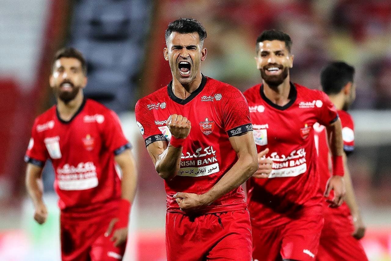 فیلم رقص علیرضا بیرانوند و عیسی آل‌کثیر در رختکن پرسپولیس