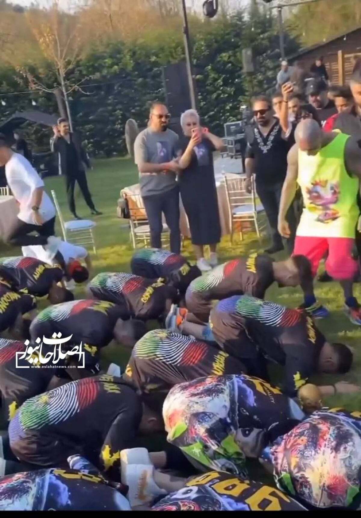 تصویری شوکه‌کننده از اقدام عجیب هواداران تتلو