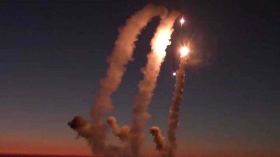 فیلم هولناک لحظه سقوط مهمات آتش‌زا در اوکراین!