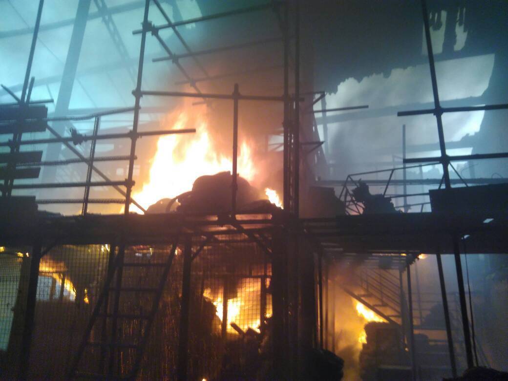 آتش‌سوزی در انبار بزرگ لوازم یدکی موتور در تهران