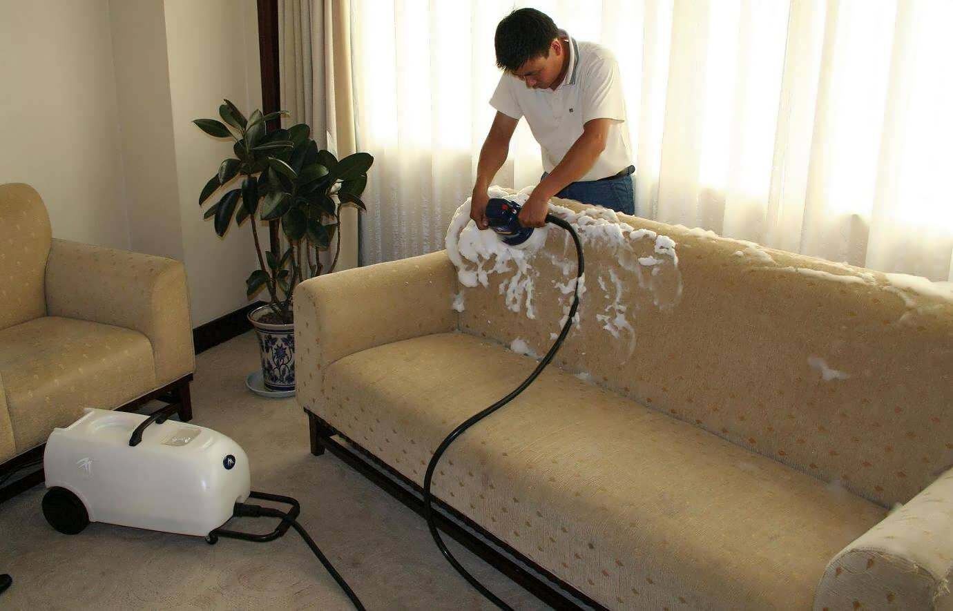 نحوه تمیز کردن مبل در خانه