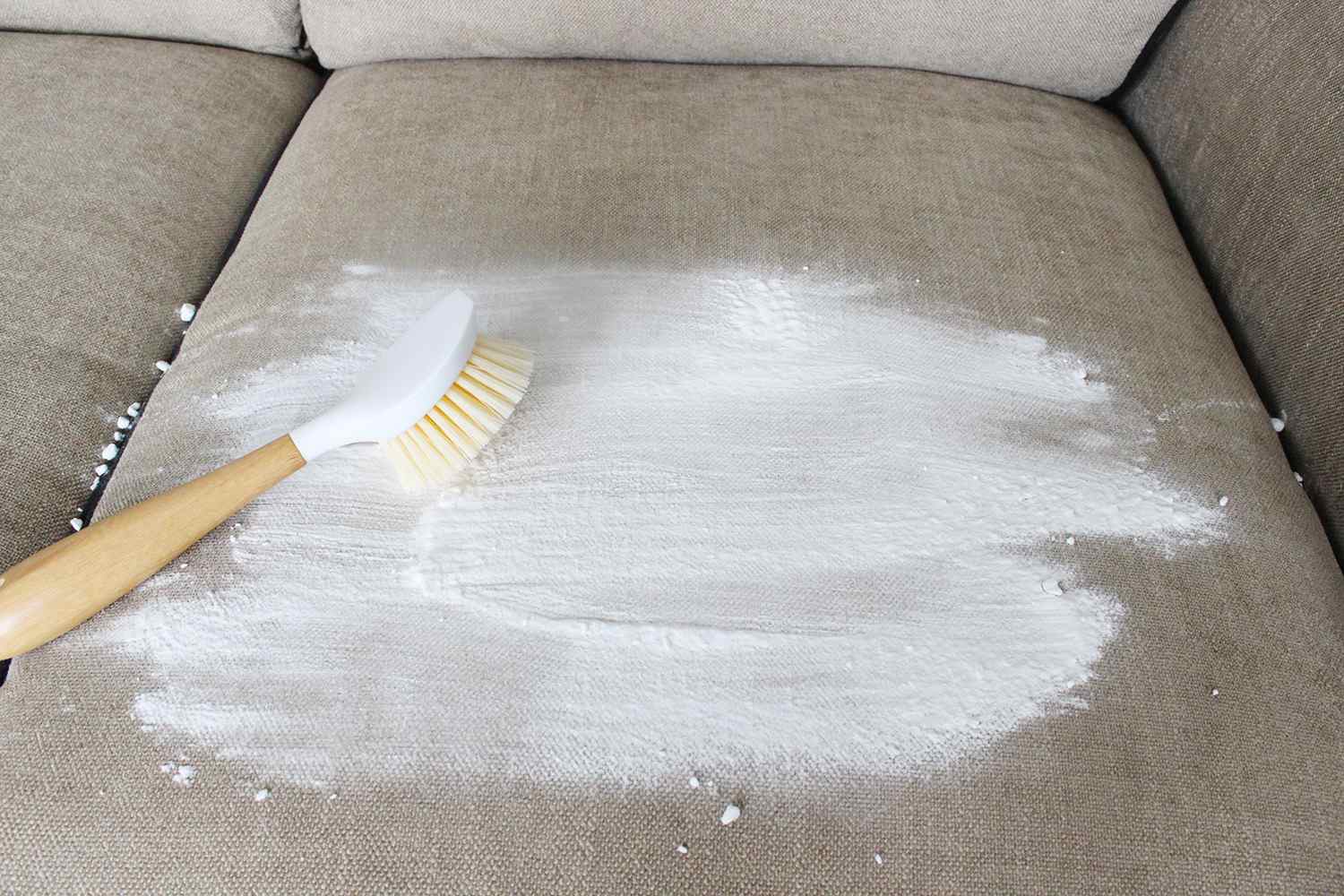 نحوه تمیز کردن مبل در خانه