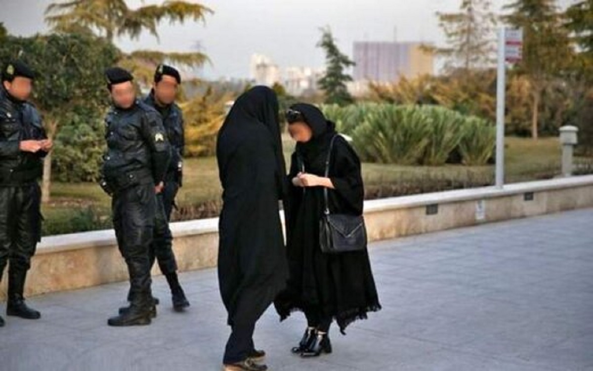 زیباکلام: ابتدایی‌ترین وظیفۀ حکومت حراست از امنیت شهروندان است، صرفنظر از نوع حجاب‌شان