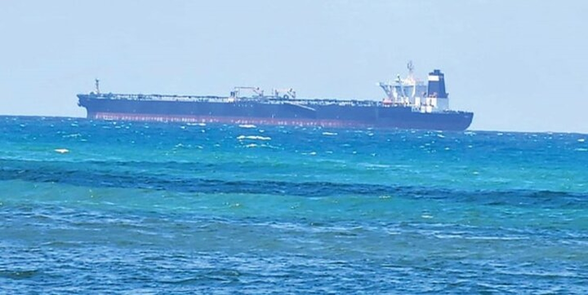 جزئیات جدید از توقیف نفتکش متخلف در آب‌های دریای عمان توسط ارتش ایران + فیلم