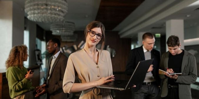 برونگرایی چیست و افراد برونگرا چه ویژگی­‌هایی دارند؟