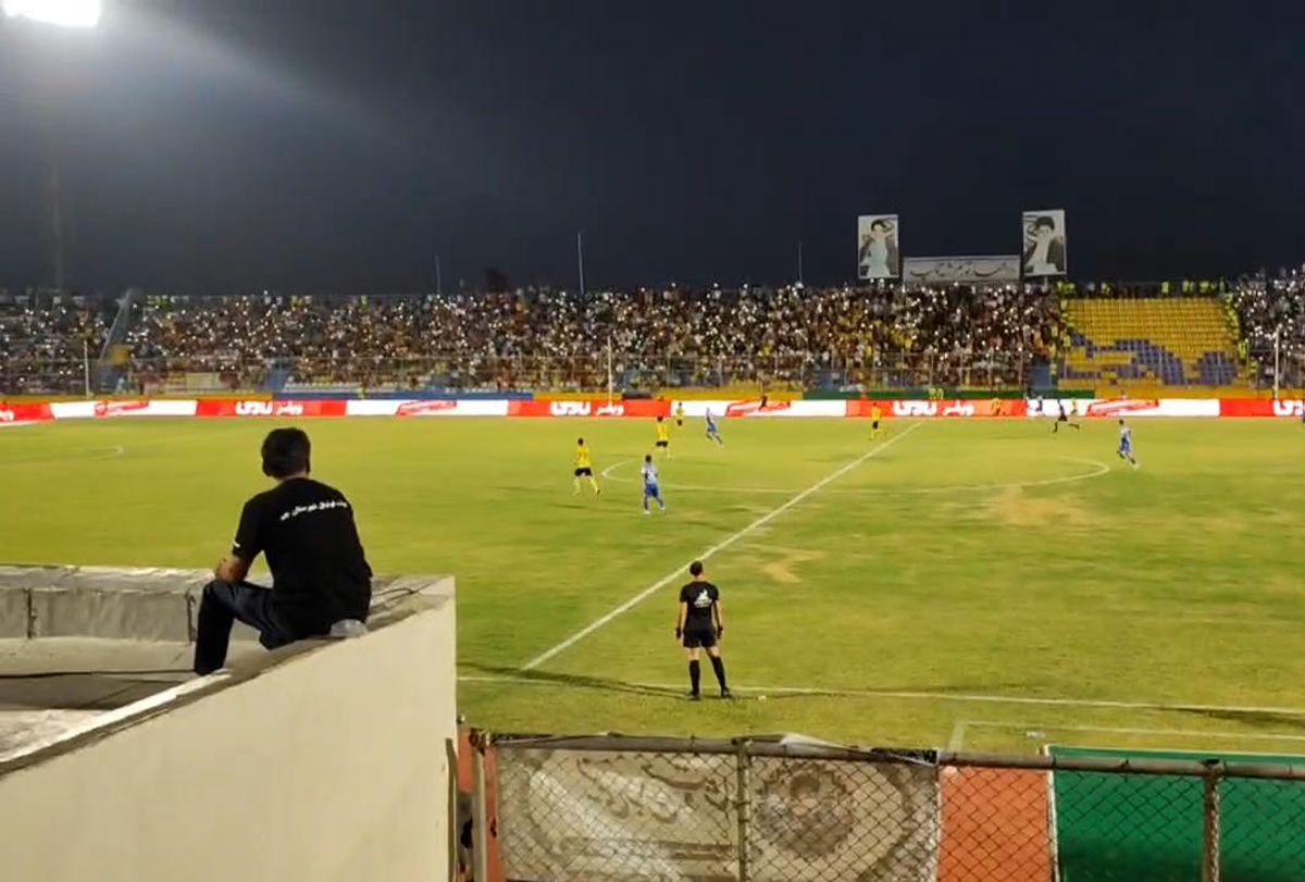 نورپردازی ویژه هواداران در ورزشگاه تختی جم +فیلم نورپردازی ویژه هواداران در ورزشگاه تختی جم +فیلم