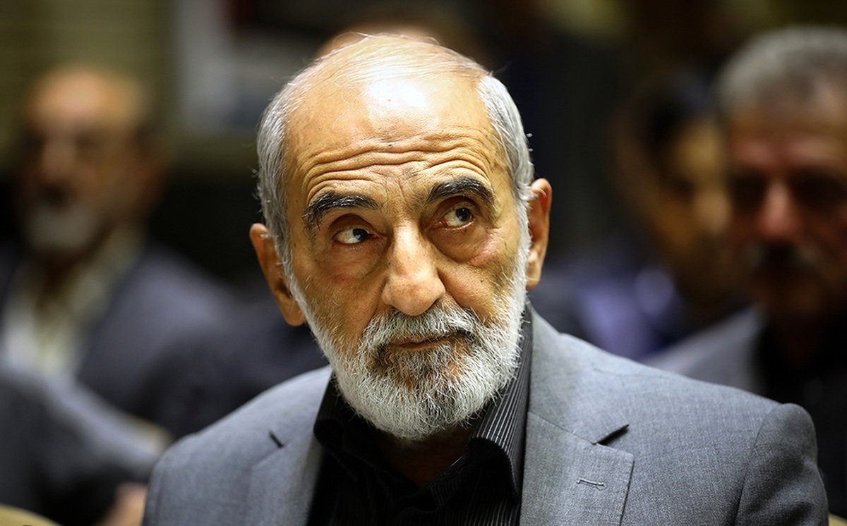 روزنامه حسین شریعتمداری حامی علی لاریجانی شد! روزنامه حسین شریعتمداری حامی علی لاریجانی شد!