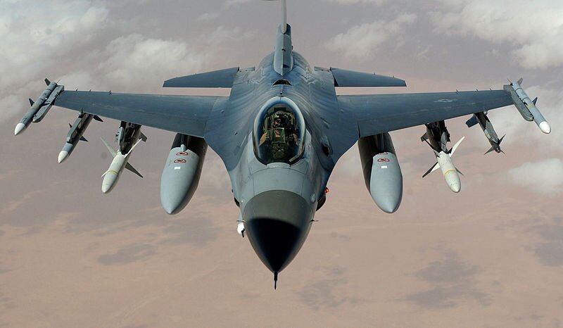 فیلم دیدنی لحظه اوج‌گیری باورنکردنی F-16زمین تا ۱۵هزار پایی تنها در چند ثانیه