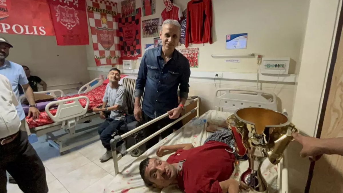 گل‌محمدی همراه با جام قهرمانی به دیدار هواداران معلول رفت