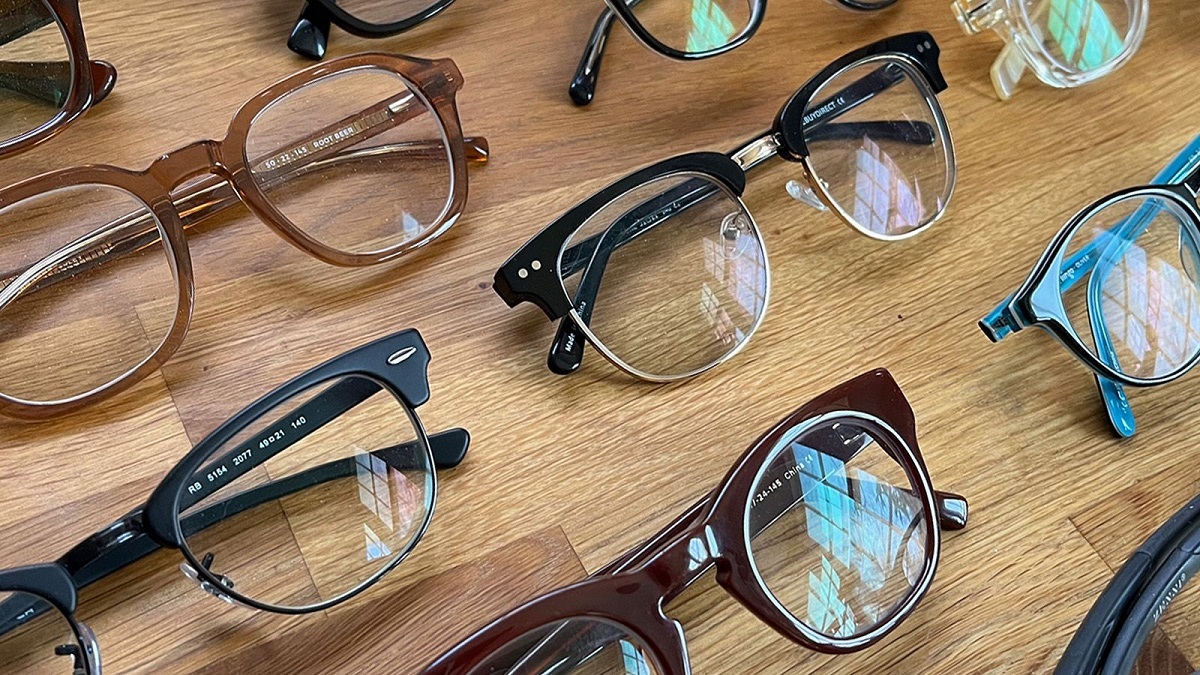 عینک فلزی بهتر است یا کائوچویی؟