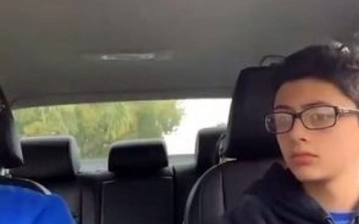 فیلم واکنش جالب یک پدر بعد از تصادف شدید پسرش با ماشین!