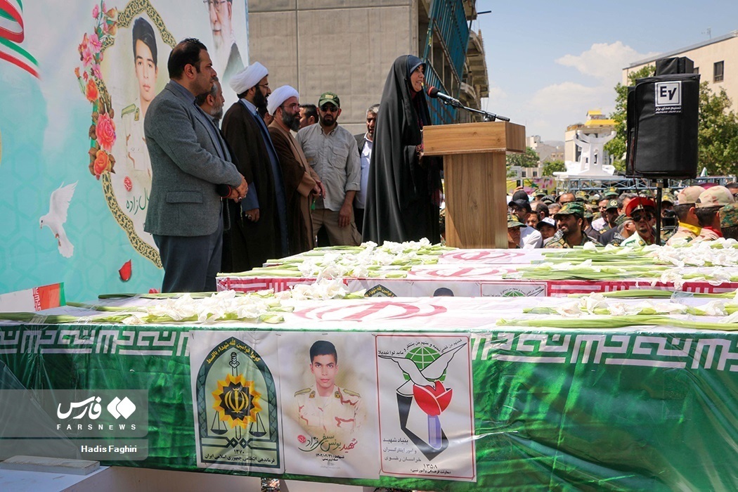 سخنرانی الهام چرخنده برای خانواده‌های سه شهید مرزبان +عکس