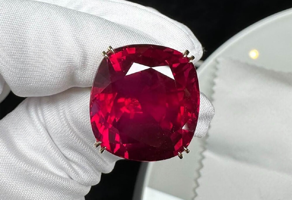 فروش بزرگترین یاقوت جهان با قیمتی عجیب + فیلم