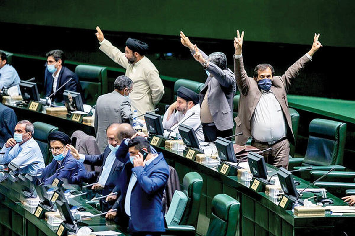 فیلم فریادهای نمایندگان مخالف وزیر پیشنهادی صمت در صحن علنی مجلس!