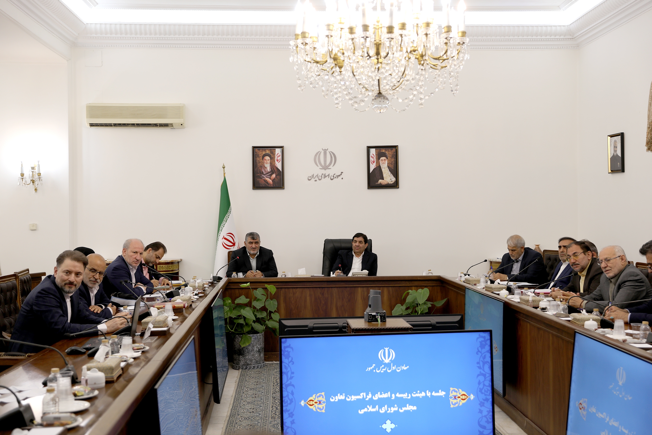 توسعه بخش تعاون گامی مهم در جهت تحقق شعار سال است/ بازسازی مناطق زلزله زده هرمزگان تسریع شود توسعه بخش تعاون گامی مهم در جهت تحقق شعار سال است/ بازسازی مناطق زلزله زده هرمزگان تسریع شود