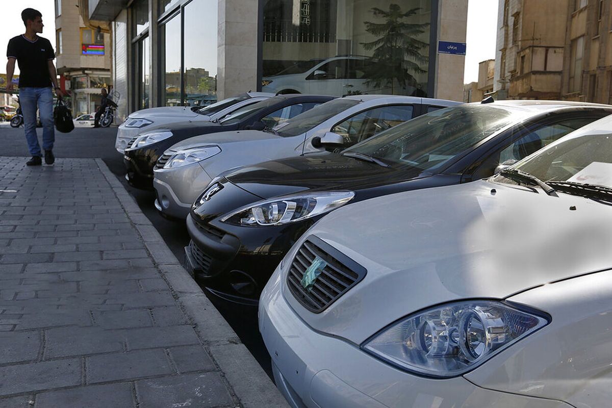 ریزش سنگین قیمت خودرو در بازار ریزش سنگین قیمت خودرو در بازار