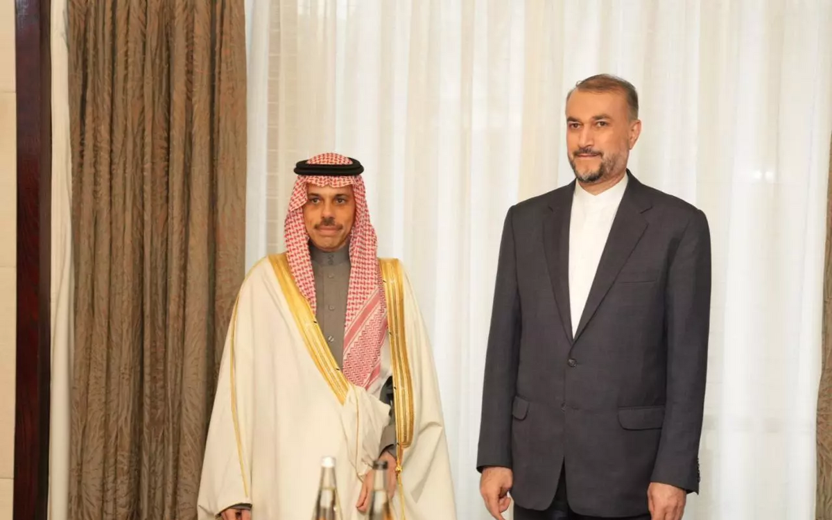 انتظار خبرنگاران برای حضور وزرای خارجه ایران و عربستان