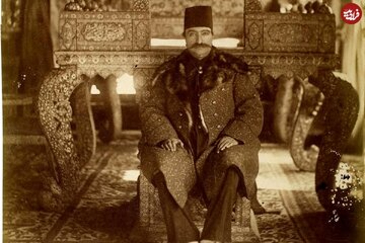 عکس یادگاری کمتر دیده شده و جالب ناصرالدین شاه با مجسمه باشکوه اش عکس یادگاری کمتر دیده شده و جالب ناصرالدین شاه با مجسمه باشکوه اش