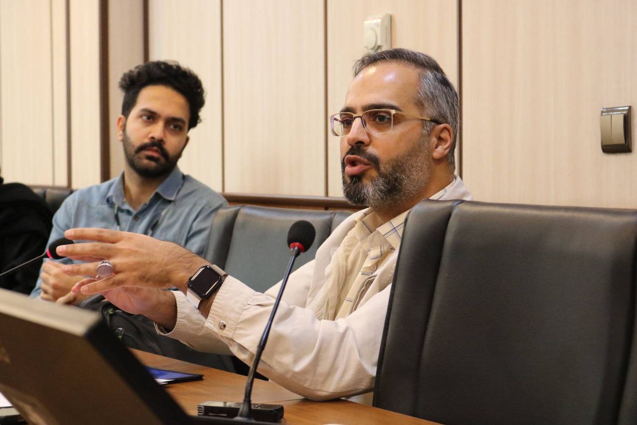 معاون ساترا درمورد نظارت صداوسیما بر رقبایش در فضای مجازی: مثل این است که بگوییم در اتحادیه مرغدارها، رئیس اتحادیه، مرغداری نداشته باشد