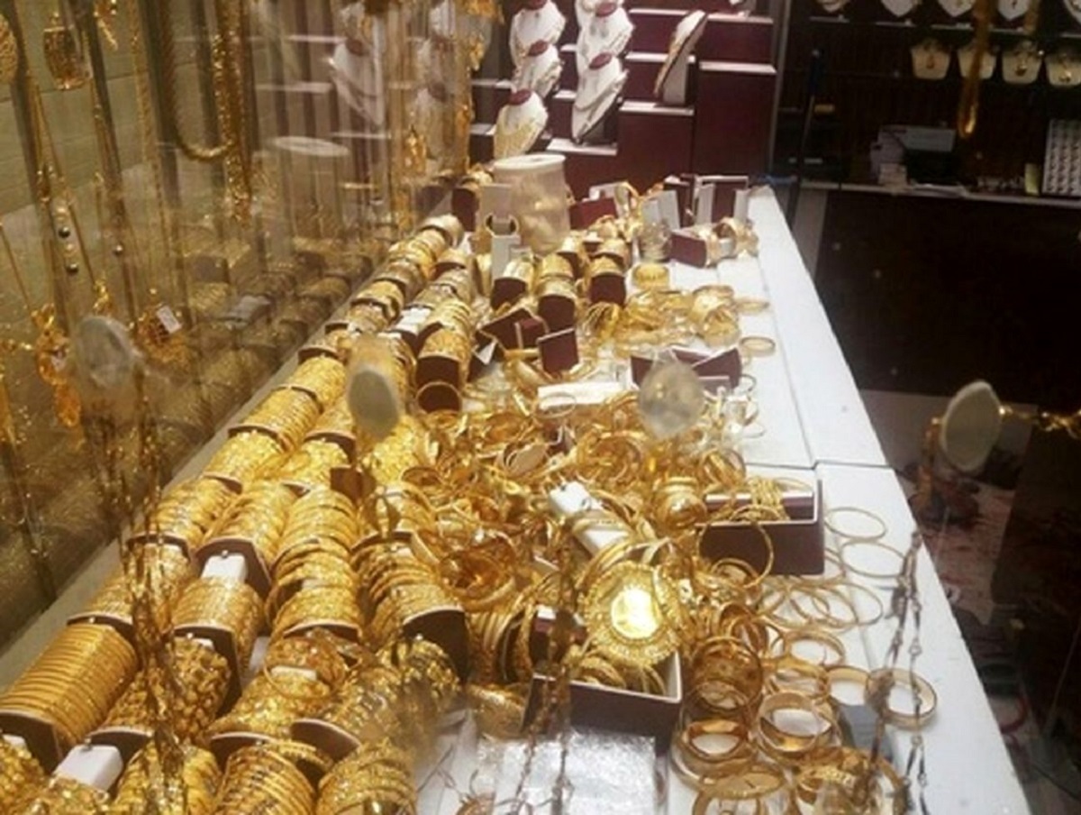 فیلم سرقت از جواهرفروشی ایرانی در تورنتو کانادا با بیل! فیلم سرقت از جواهرفروشی ایرانی در تورنتو کانادا با بیل!