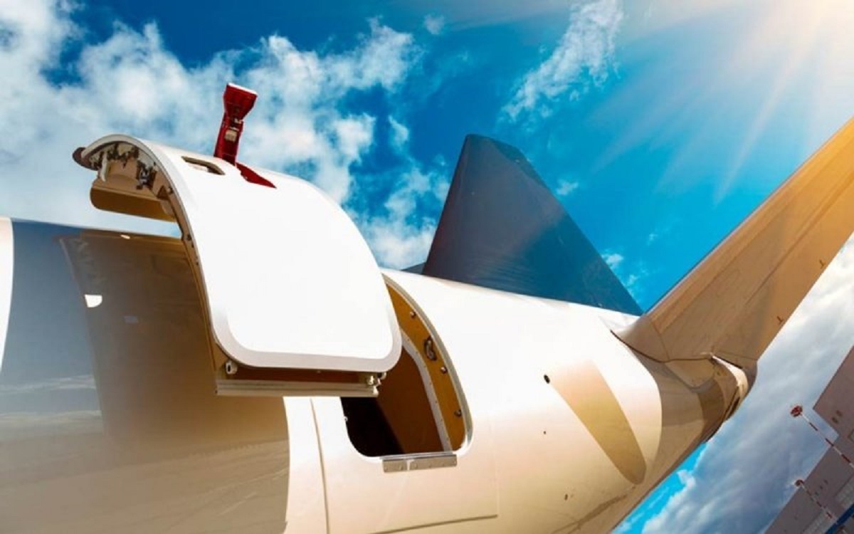 فیلم وحشتناک باز شدن درب هواپیما قبل از فرود! فیلم وحشتناک باز شدن درب هواپیما قبل از فرود!