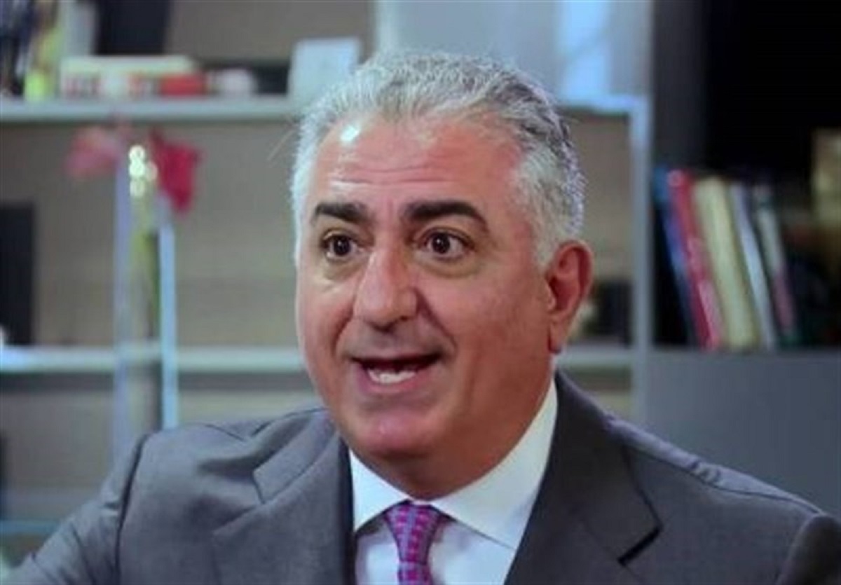 عکسی پربازدید از رضا پهلوی در متروی تهران!