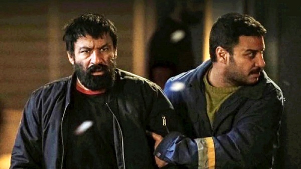 جواد عزتی کیست؟