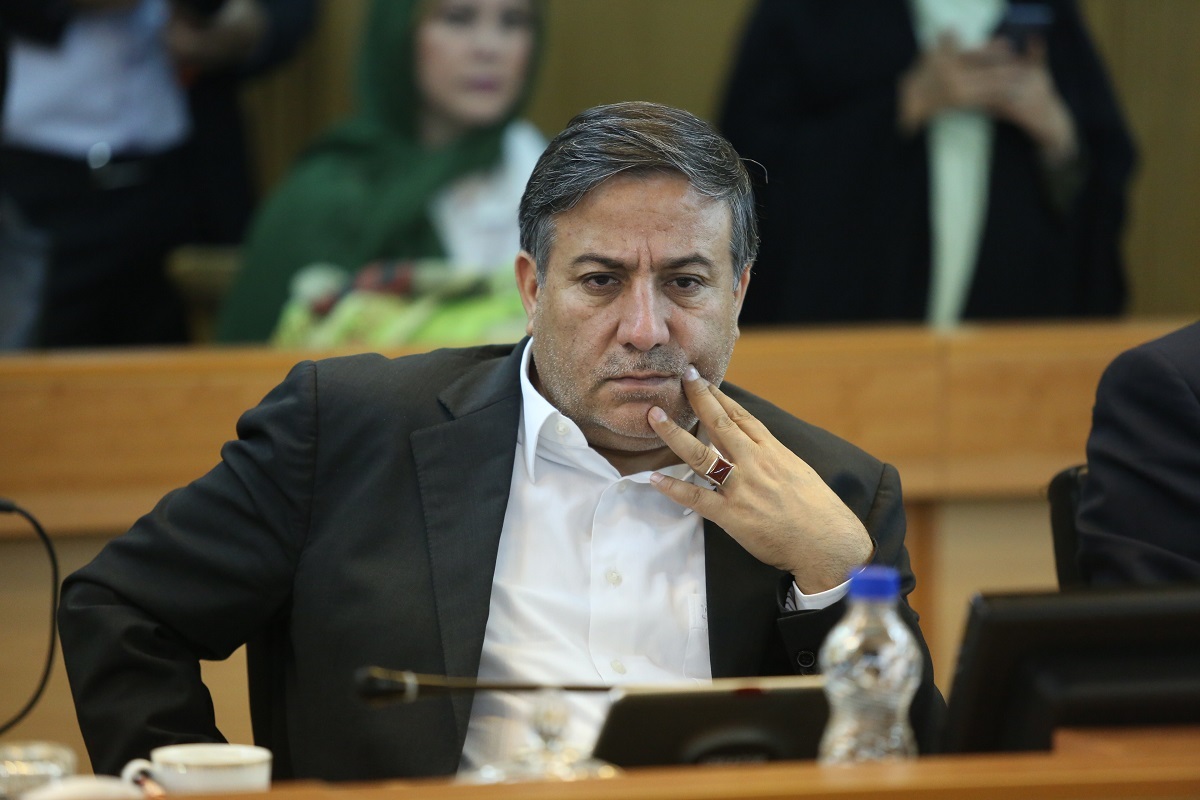 شهرداری و شورای شهر اصولگرایان معتقد به شهرفروشی برای درآمدزایی است