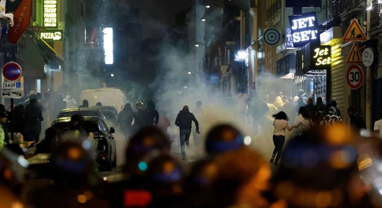 مقایسه عجیب کیهان از اعتراضات فرانسه و ماجرای فوت مهسا امینی در پاییز ۱۴۰۱