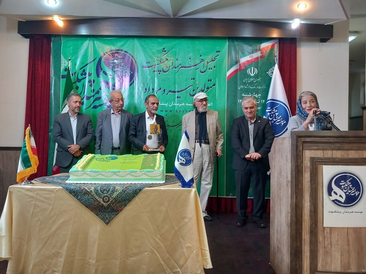 داریوش ارجمند: آقای رئیس جمهور به قول خود وفا کنید، مرد است و قولش