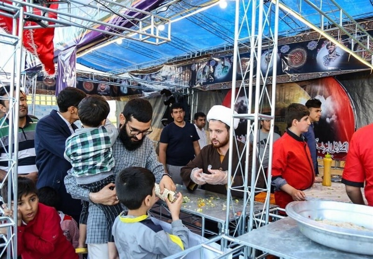 پذیرایی عجیب یک موکب با سیرابی در جشن غدیر!