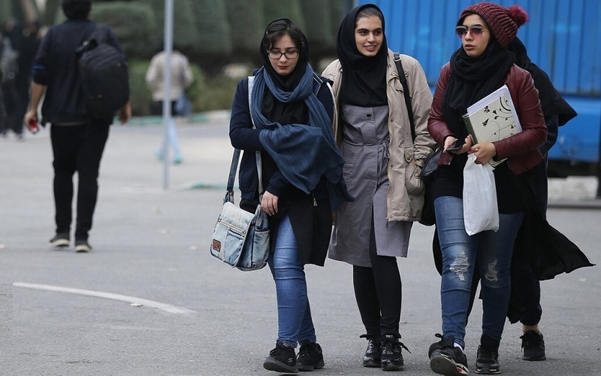 من به عنوان رئیس دانشگاه هنر میگویم که دانشجو باید مقنعه بپوشد/ توضیح درباره دانشجویان ممنوع الورود من به عنوان رئیس دانشگاه هنر میگویم که دانشجو باید مقنعه بپوشد/ توضیح درباره دانشجویان ممنوع الورود