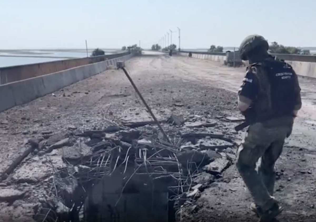 لحظه اصابت موشک به پل ارتباطی بین خرسون و کریمه