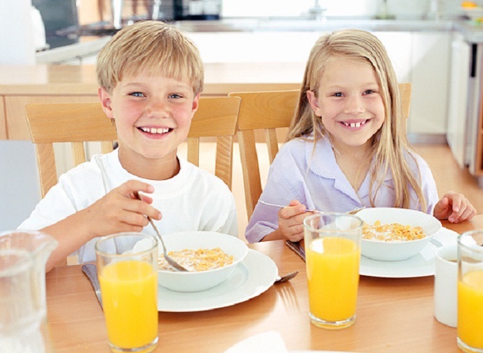 پیشنهاد‌های کاربردی برای تشویق کودکان به خوردن صبحانه