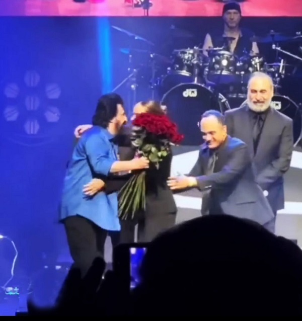 آغوش مهناز افشار و شهرام شبپره جنجالی شد آغوش مهناز افشار و شهرام شبپره جنجالی شد