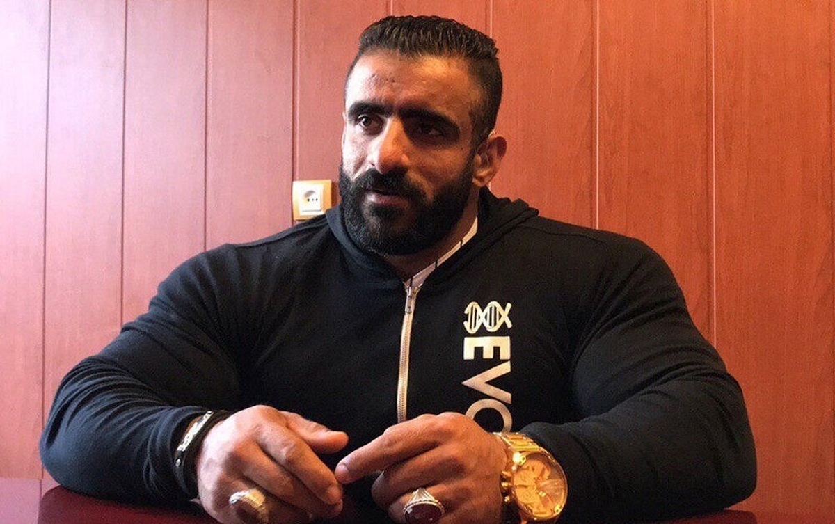 چرخ و فلک سواری هادی چوپان در پارک