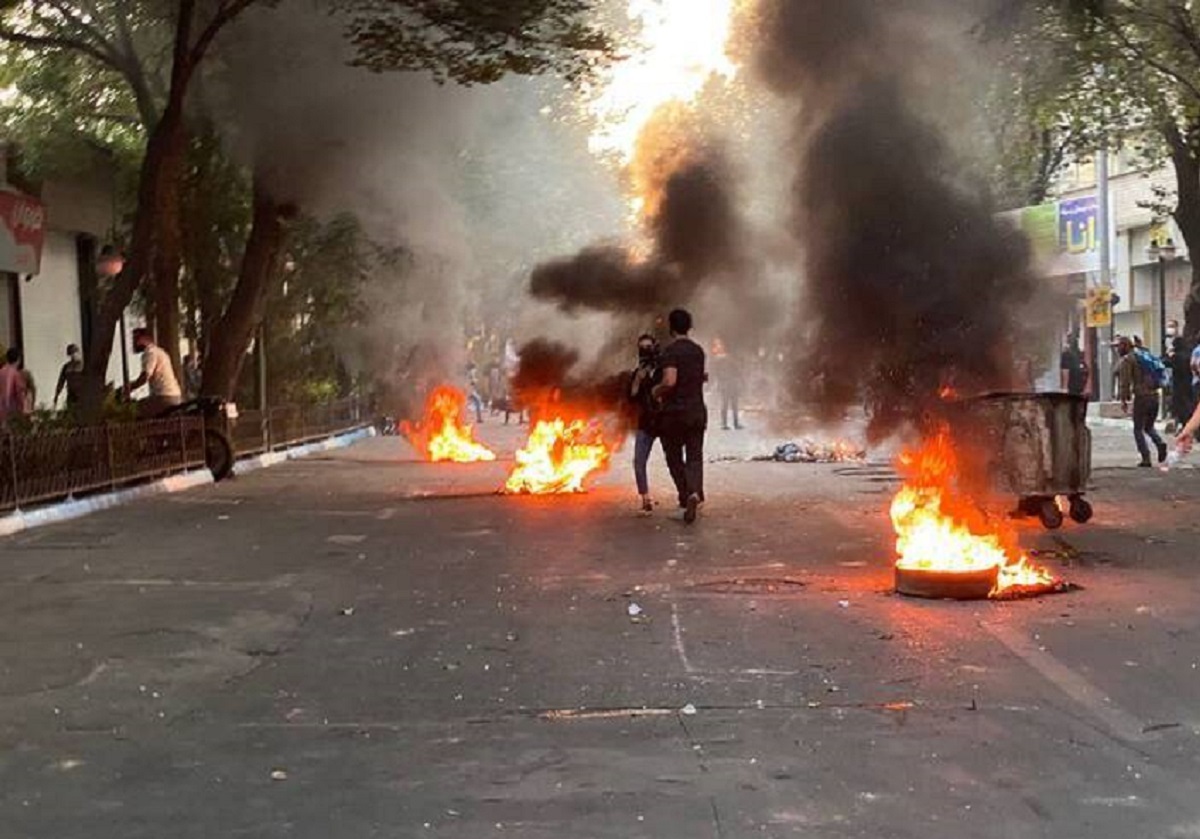 فیلم اعتراضات آتشین کشوری که رئیسی آنجا سفر کرد فیلم اعتراضات آتشین کشوری که رئیسی آنجا سفر کرد