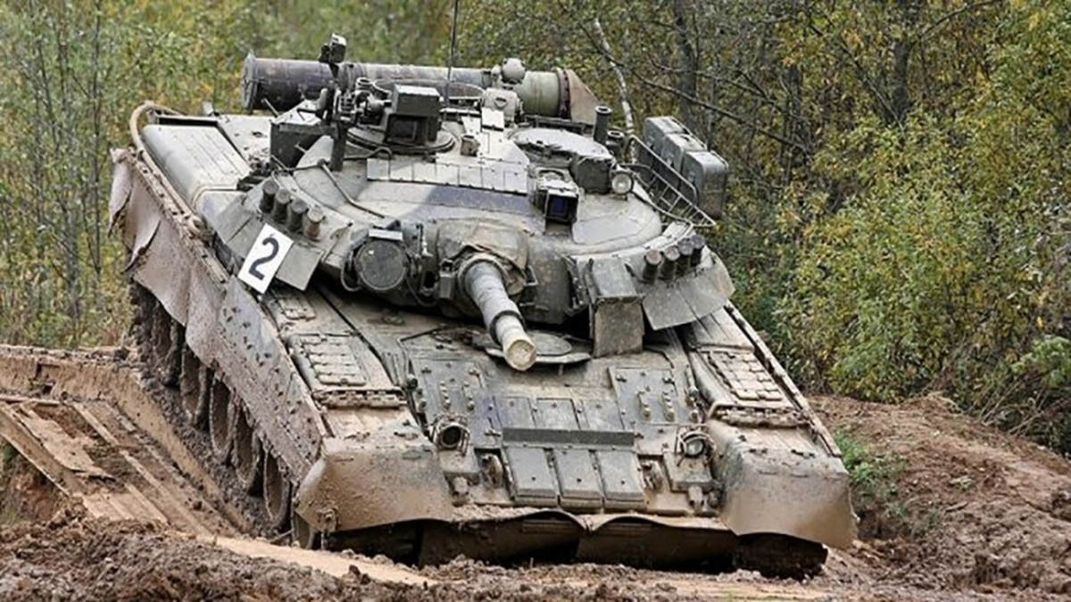 لحظه انفجار تانک روسی توسط مین‌های خودی