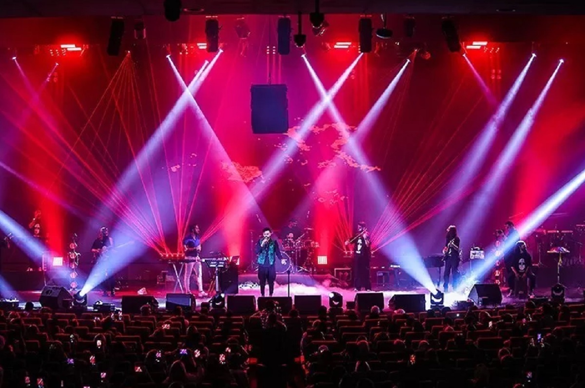 دلیل عجیب برای لغو کنسرت خواننده پاپ در تهران!