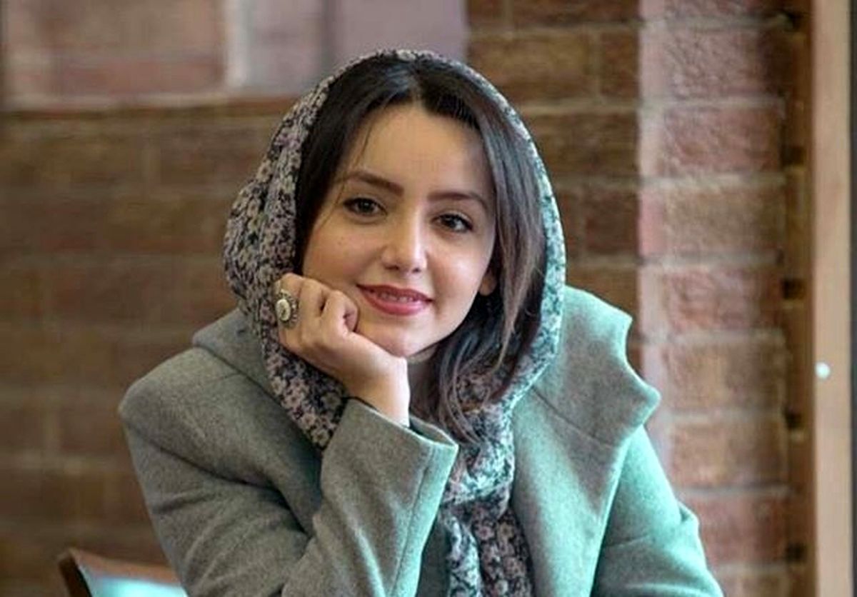 گریه هوادار نازنین بیاتی در مشهد پس از دیدن او گریه هوادار نازنین بیاتی در مشهد پس از دیدن او