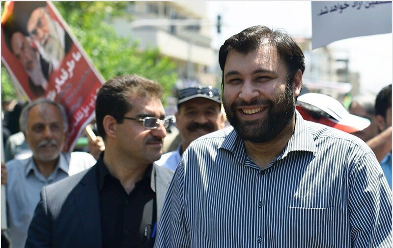 ویدئوی جنجالی الیاس قالیباف و سید محمود رضوی در فرودگاه امام! ویدئوی جنجالی الیاس قالیباف و سید محمود رضوی در فرودگاه امام!